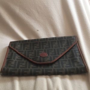 FENDI CLUTCH